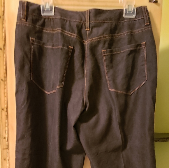 Larry Levine Black denim capri - Picture 3 of 6